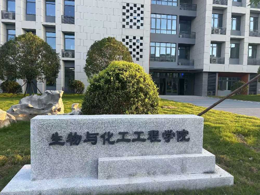 嘉善县扬州职业大学体育场高杆灯项目